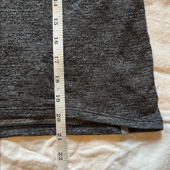 Lululemon Swiftly Breathe Crew in Black/White - Picture 3 of 5